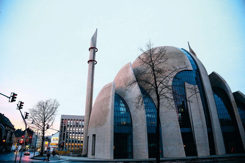 La mosquée centrale de Cologne est l'une des plus grandes d'Europe.