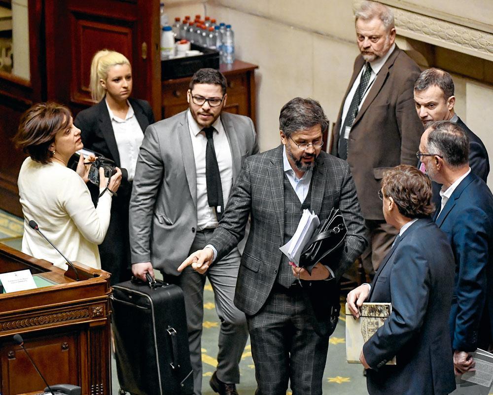 Laurent Arnauts venu défendre son client, le 21 mars 2018, devant le Parlement qui voulait réduire la dotation du prince. Il y avait déjà évoqué le dossier libyen.