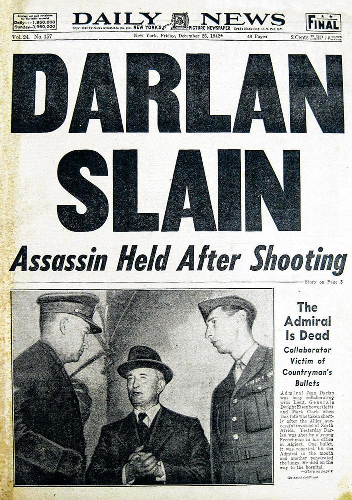 L'amiral français, François Darlan, l'une des figures emblématiques du régime de Vichy a été éliminé par un jeune résistant français de 20 ans. L'auteur de l'attentat a comparu devant la Cour martiale et a été exécuté le lendemain.