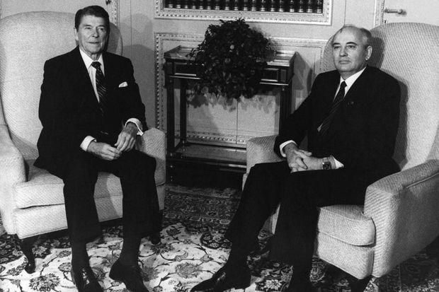 Ronald Reagan et Mikhaïl Gorbatchev