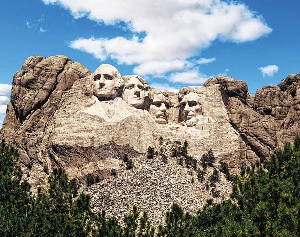 Mount Rushmore, oeuvre du sculpteur Gutzon Borglum, avec à l'extrême gauche George Washington, le premier président démocratiquement élu. Napoléon adorait le modèle américain, mais le considérait comme impraticable dans le contexte européen.