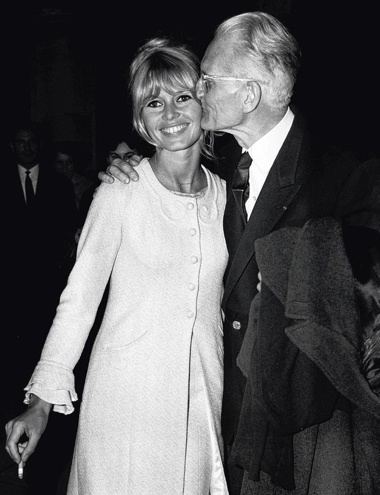 En 1965, avec son père Louis Bardot, un industriel.