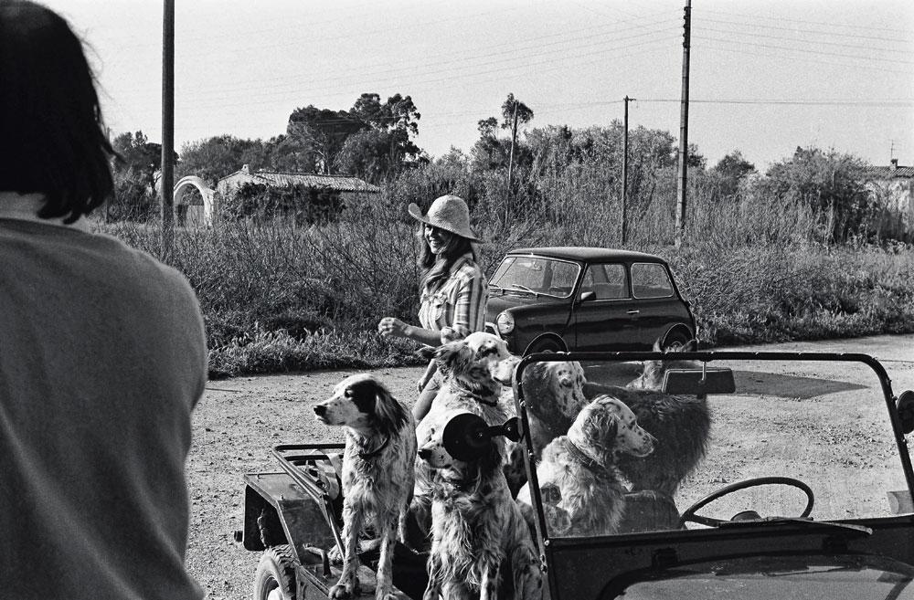 Son ami, Alain Bougrain-Dubourg, la filme avec ses chiens, à la fin des années 1970.