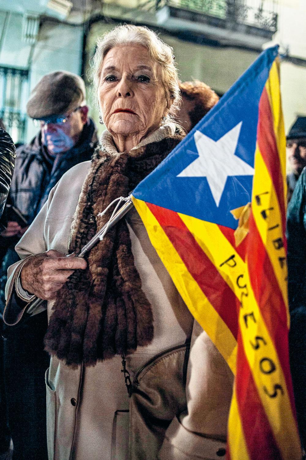 Le 31 décembre 2018, à Barcelone, le drapeau de la Catalogne indépendante.
