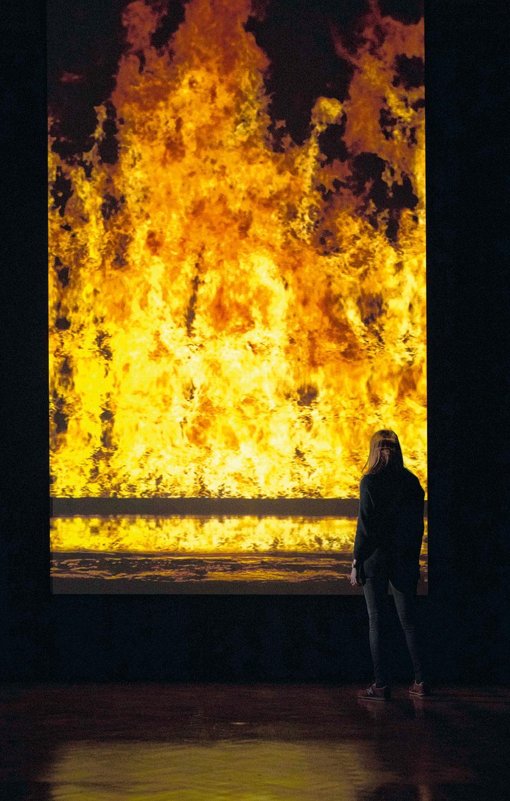 Fire Woman, Bill Viola,  installation vidéo, 2005.