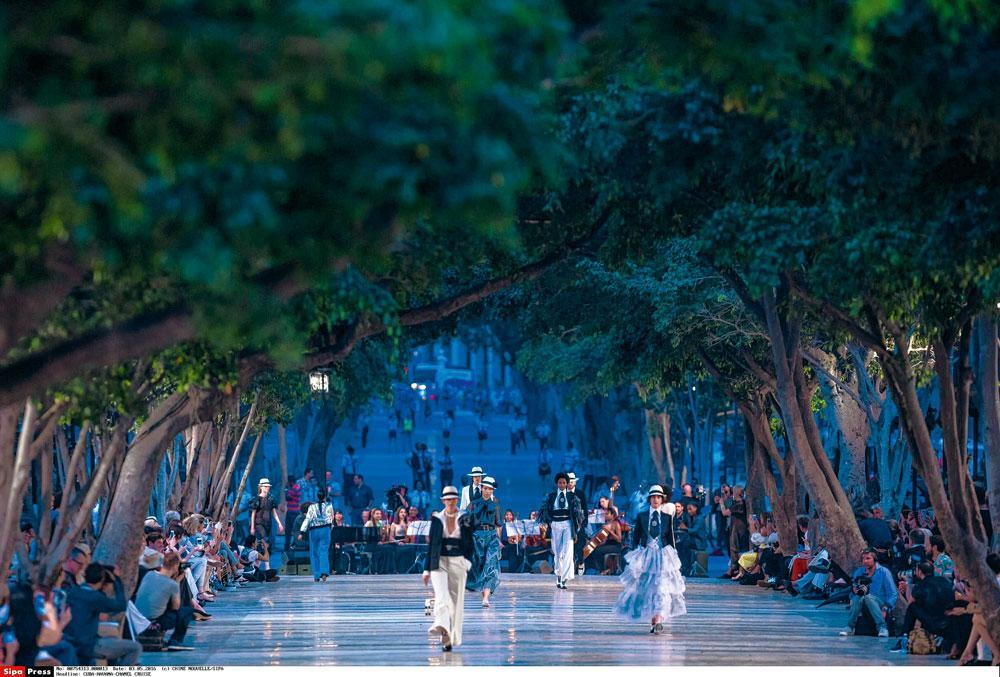 En 2016, le directeur artistique de Chanel organisait le premier défilé international à Cuba.