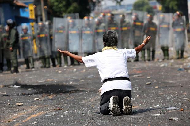 Venezuela: la pression internationale monte contre Maduro après une journée de violences