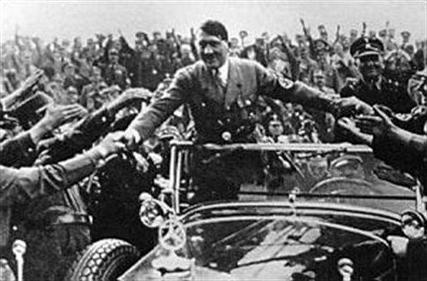Hitler savait mieux que quiconque manipuler les foules et déclencher des hystéries de masse.