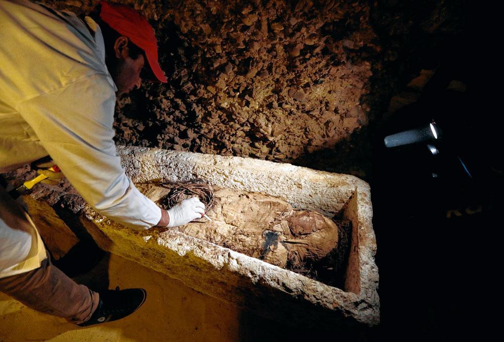 Le 2 février, le ministre égyptien des Antiquités Khaled el-Enani a annoncé la découverte de 40 momies vieilles de plus de 2 000 ans dans des catacombes sur le site archéologique de Touna el-Gebel, au centre du pays.
