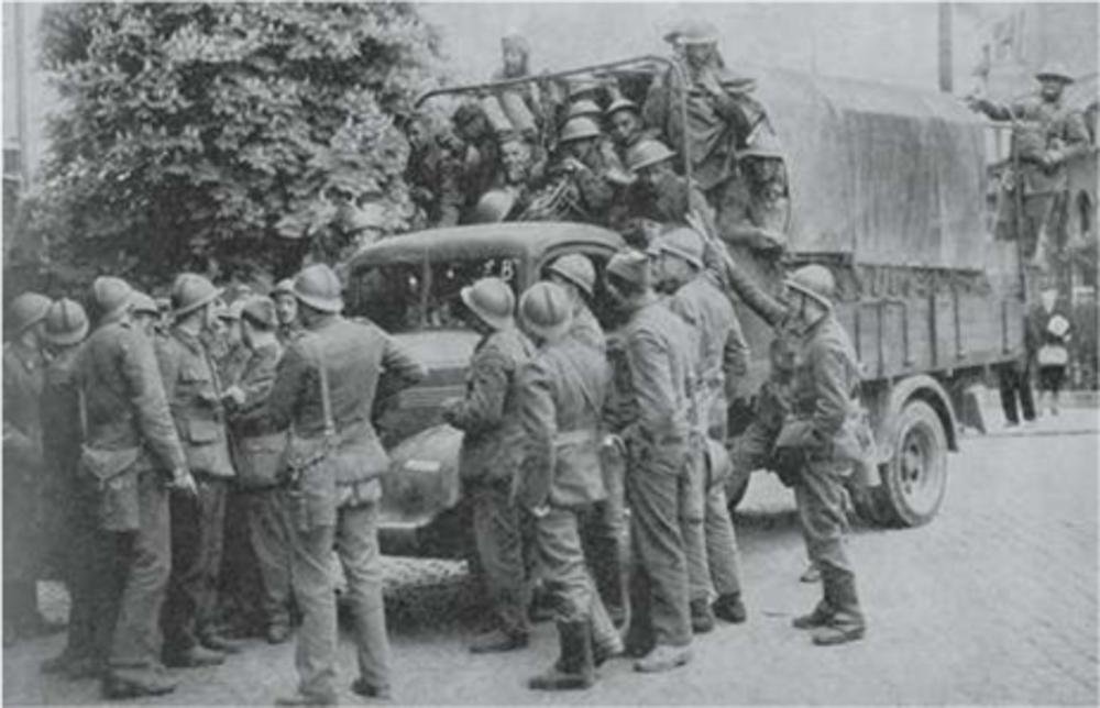 Mai 1940. Les troupes britanniques arrivent en Belgique.