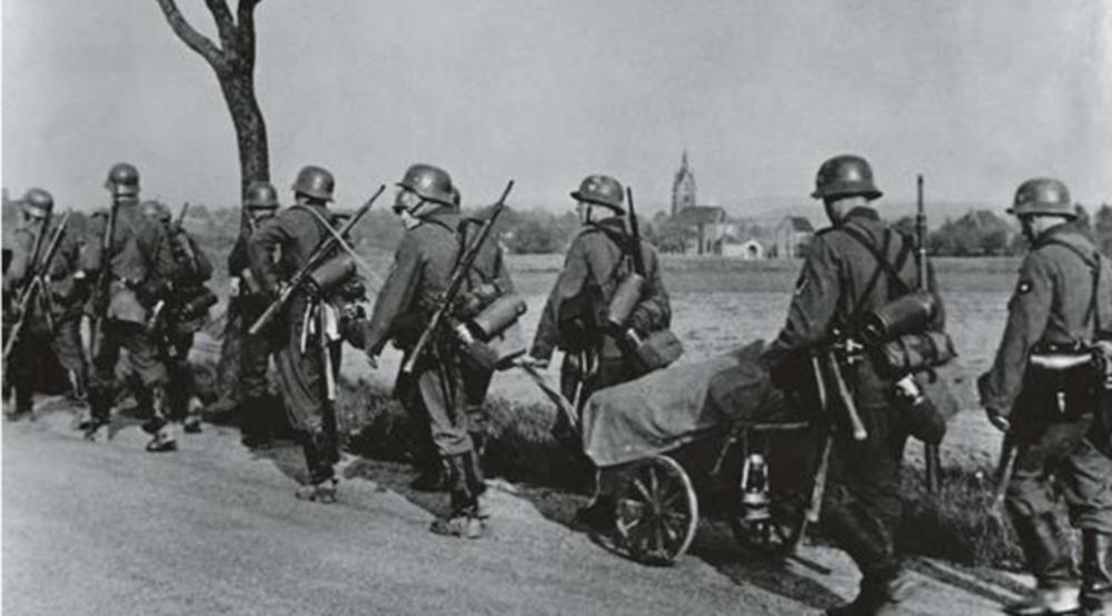 10 Mai 1940. Les soldats allemands traversent la frontière belge dès le matin.