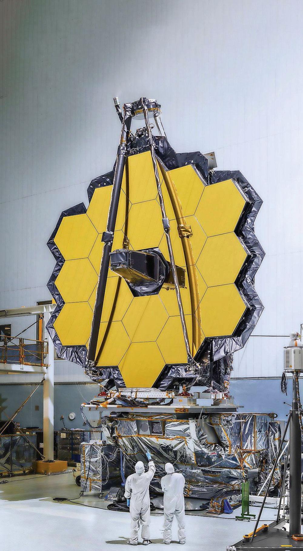 Le miroir du télescope spatial James-Webb, ici dans la plus grande 