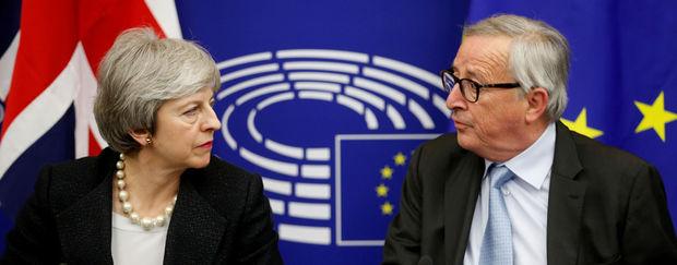 Theresa May et Jean-Claude Juncker 