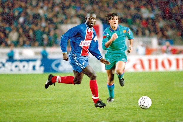 En trois saisons, il inscrira 55 buts sous le maillot du PSG (ici, en 1995, au Parc des Princes).
