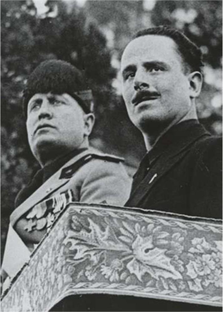Le Premier ministre italien Benito Mussolini (à gauche) lors d'une réunion fasciste avec le nationaliste britannique Oswald Mosley à Rome (1932).