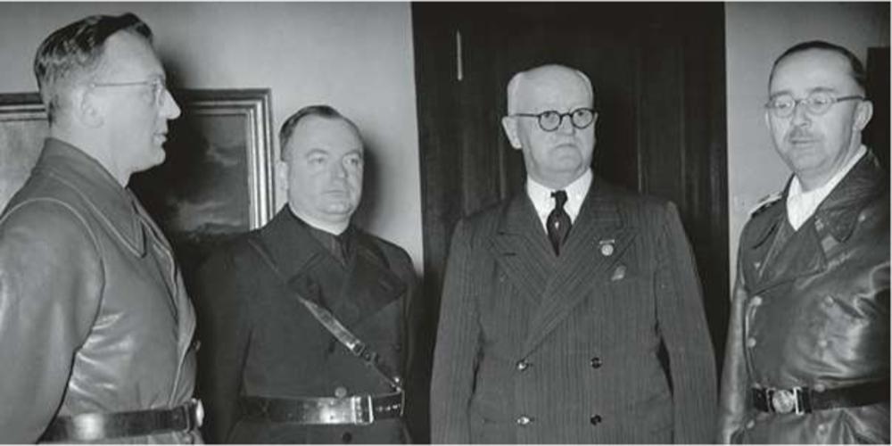 Le leader néerlandais du Nationaal-Socialistische Beweging (NSB), le mouvement nationalsocialiste aux Pays-Bas, Anton Mussert (deuxième à gauche) rencontre à Munich (de gauche à droite) Arthur Seyss-Inquart, Franz Xaver Schwarz et Heinrich Himmler.