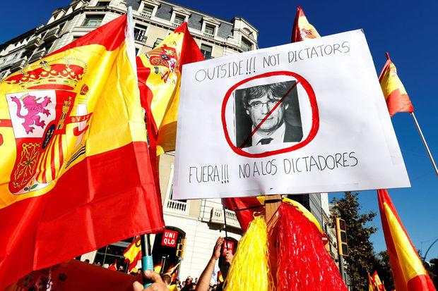 Manifestation pro-Espagne dans les rues de Barcelone, le 29 octobre 2017.
