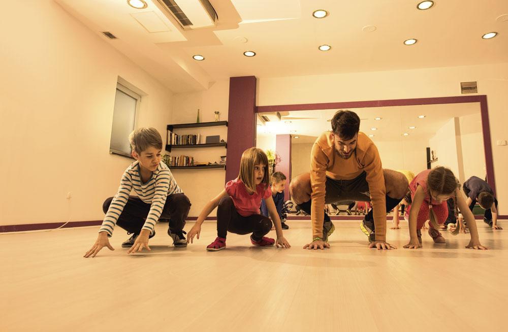 Le yoga pour aider les enfants à déstresser