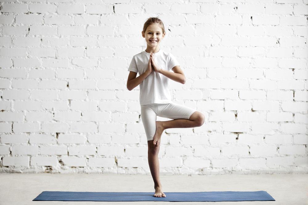 Le yoga pour aider les enfants à déstresser
