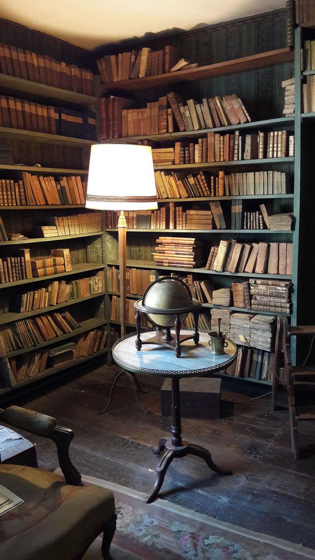 Une bibliothèque vieille de 200 ans retrouvée intacte à Bouillon