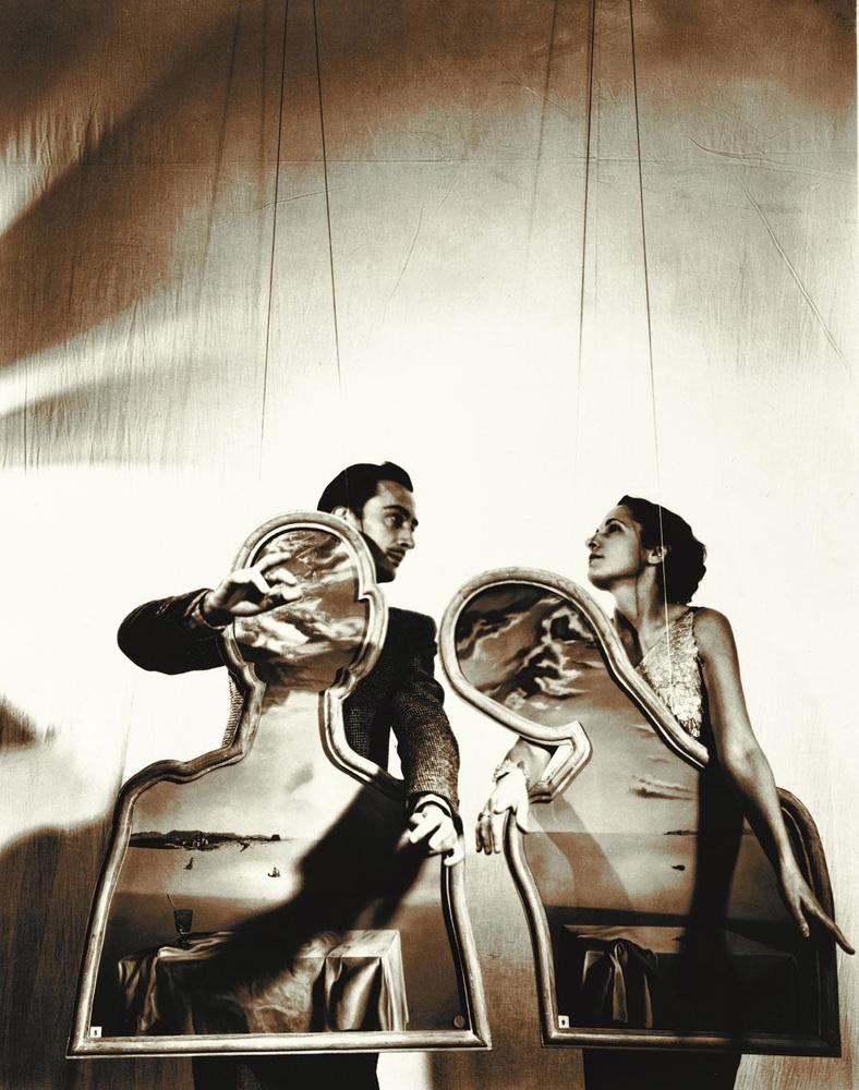 Salvador Dali et Gala avec Couple aux têtes pleines de nuages, photographiés par Cecil Beaton, 1936.