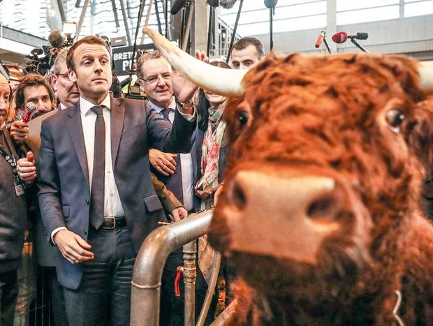 Emmanuel Macron est d'accord pour une transformation du modèle productif, mais il entend 