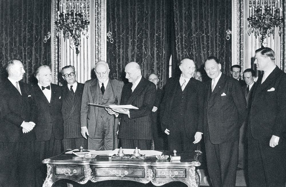En 1952, les ministres des Affaires étrangères des six pays fondateurs de la Communauté européenne du charbon et de l'acier devaient choisir la ville qui allait abriter ses institutions.