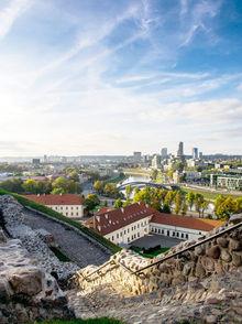 La colline de Gediminas, perchoir de choix pour un premier rendez-vous avec Vilnius. 