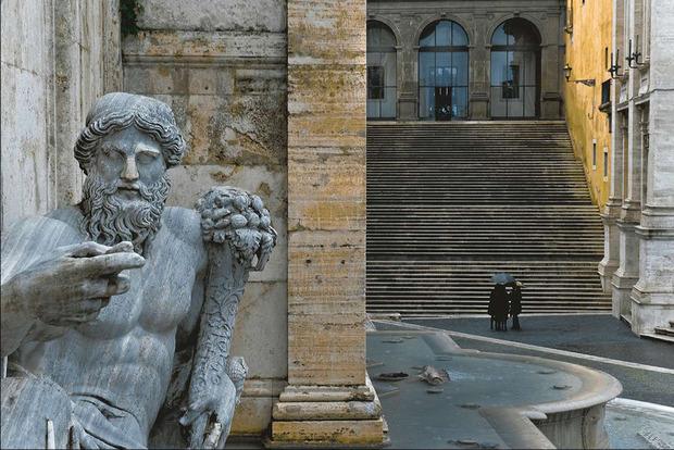 LA MARQUE DE MICHEL-ANGE L'escalier du palais des sénateurs (ci-dessus) sur la Piazza del Campidoglio, porte la marque de Michel-Ange.