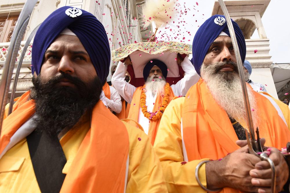 Les sikhs célèbrent le 550è anniversaire du Gourou Nanak (en images)