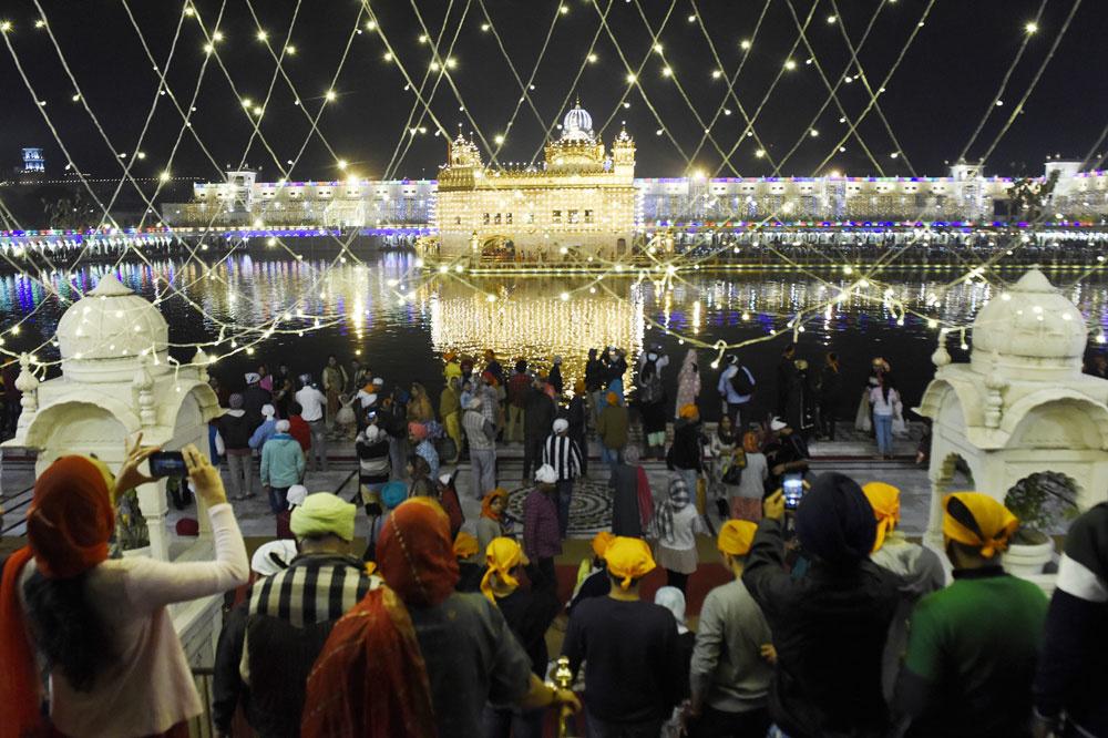 Les sikhs célèbrent le 550è anniversaire du Gourou Nanak (en images)