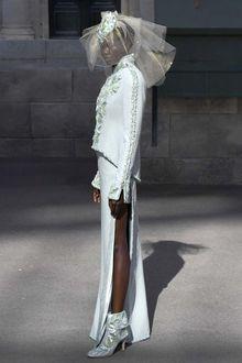 Adut Akech en robe de mariée Chanel