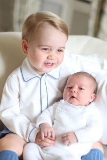 Photo du Prince George et de la Pricesse Charlotte prise par la Duchesse de Cambridge 