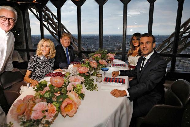 Le 13 juillet 2017, Alain Ducasse, chef du Jules Verne, recevait Les Macron et les Trump 