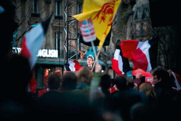 Un drapeau wallon lors de la marche organisée par Jean-Luc Mélenchon à la Bastille, le 18 mars dernier.