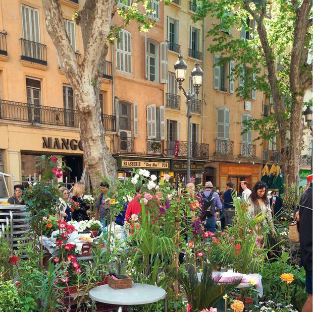 Place de l'Hôtel-de-Ville, le marché aux fleurs.