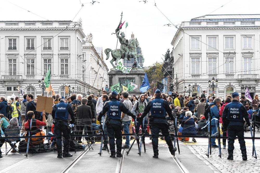 Place Royale, à Bruxelles, le 18 octobre dernier : Extinction Rebellion avait appelé à une occupation des jardins du Palais afin d'y tenir des débats citoyens sur la question climatique.