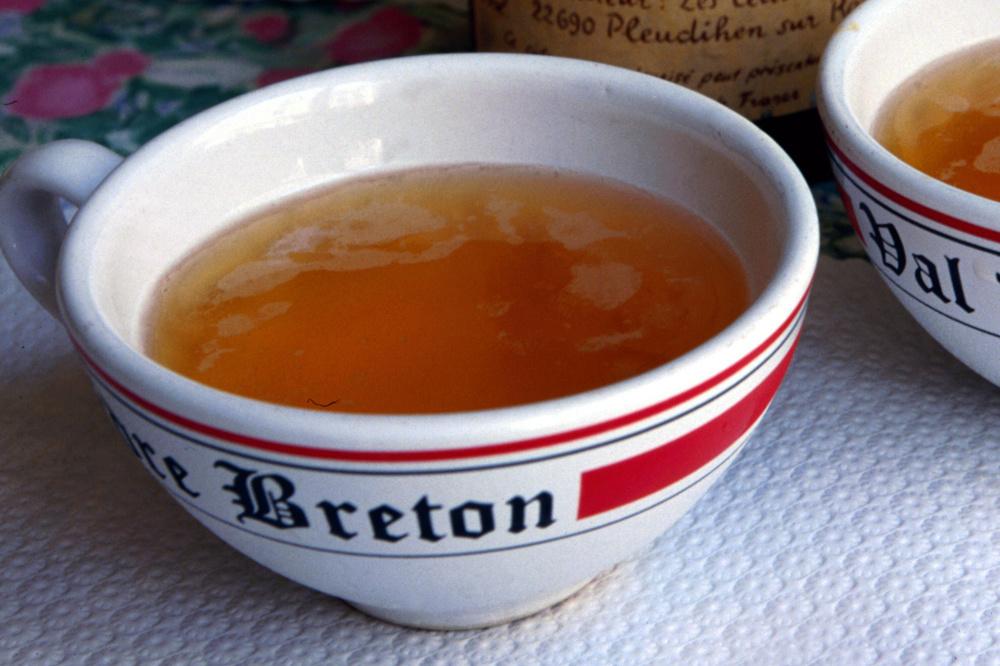 En Bretagne, le cidre se boit dans un bol