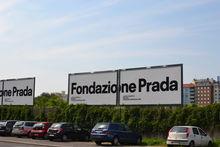La Fondation Prada se situe dans un quartier industriel de la périphérie de Milan.