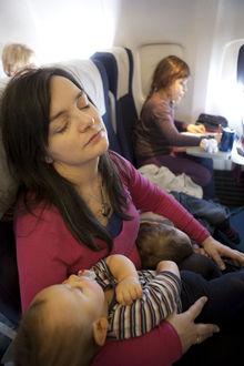 Les conseils pour voyager en avion avec enfants et bébé