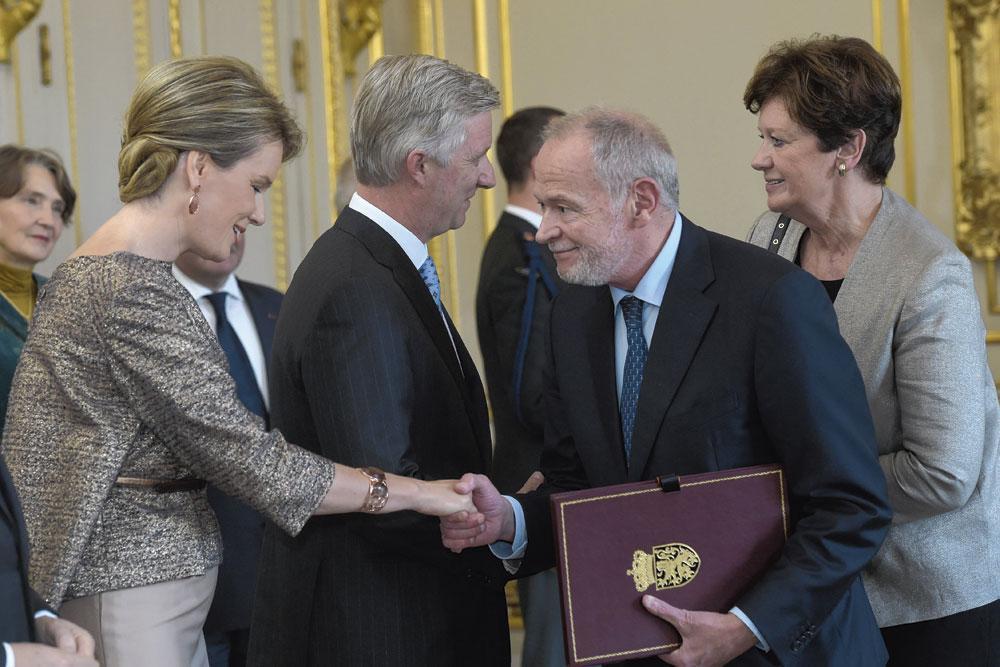 Le désormais baron Hansen, avec la reine Mathilde et le roi Philippe, le 18 novembre 2015.