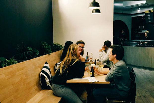 100 restaurants à moins de 50 euros: pour un lundi soir les pieds sous la table (1/8)