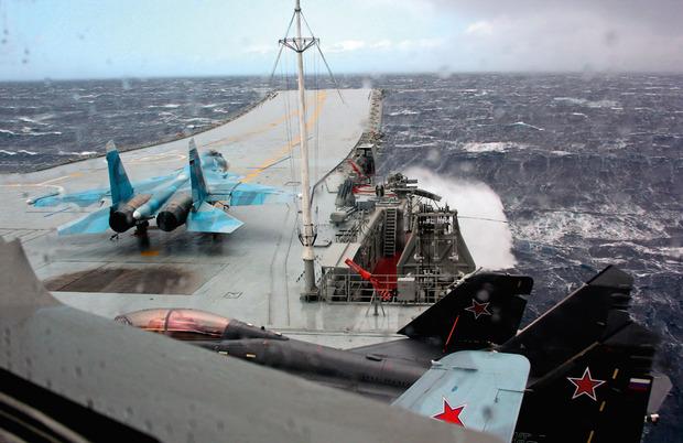 Russie - Amiral Kouznetsov - Longueur : 304 mètres - Aéronefs : 30 appareils - Tonnage : 59 400 t - Marins : 2600 - Mise en service : 199.