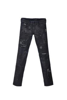 Jeans destro, Diesel, 555 euros.