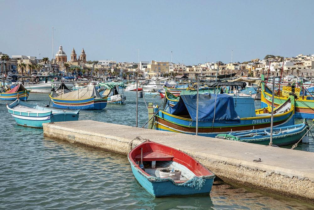 Le port de pêche de Marsaxlokk, où la vie locale coule à l'abri du tourisme de masse.