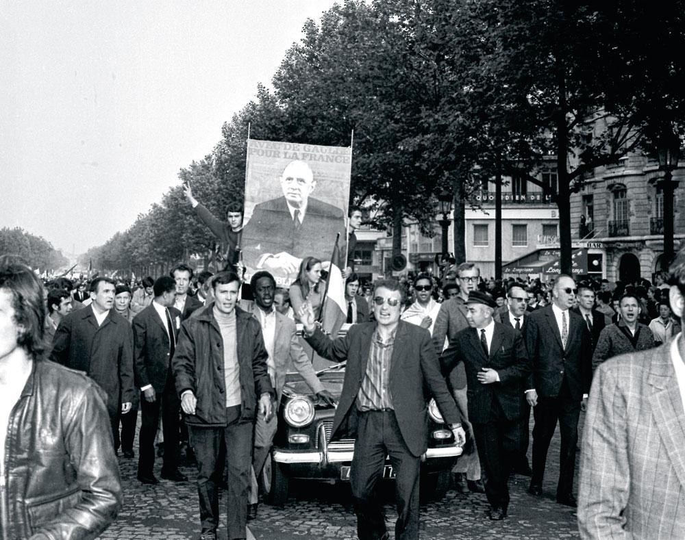 30 mai 1968 : manifestation de soutien au général de Gaulle sur les Champs-Elysées.