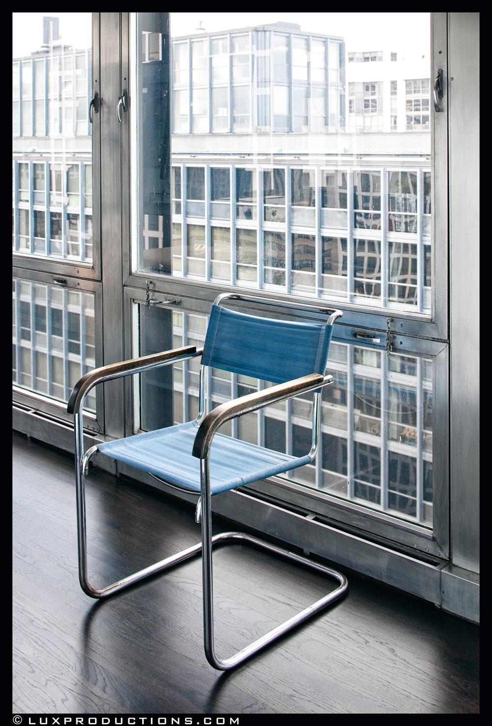 Un fauteuil B34 de Marcel Breuer, édité par Thonet en 1928, et qu'Eric Ceputis s'est procuré chez Fern Simon, qui a créé la galerie Arts 220 à Winnetka, dans la banlieue de Chicago.