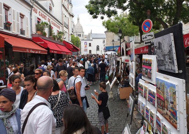 Face au surtourisme, Montmartre fait de la résistance