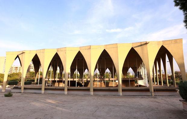 Un ensemble de bâtiments futuristes d'Oscar Niemeyer menacé d'effondrement au Liban