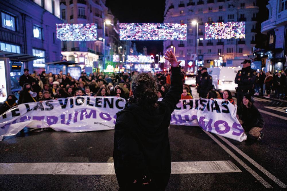 Une marche contre les violences faites aux femmes dans les rues de Madrid. 